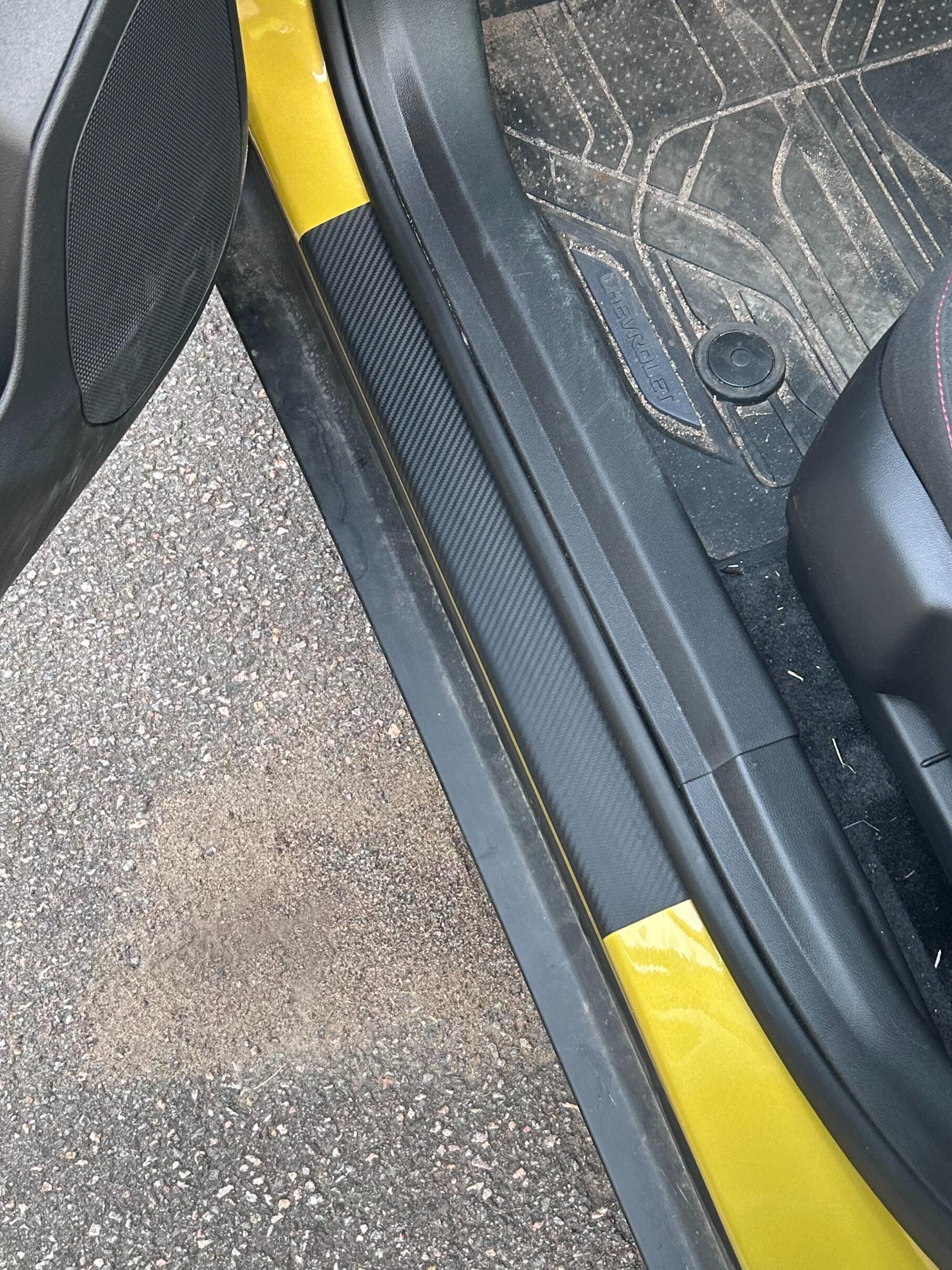 Marche-pied en vinyl fibre de carbone : protection renforcée et style raffiné